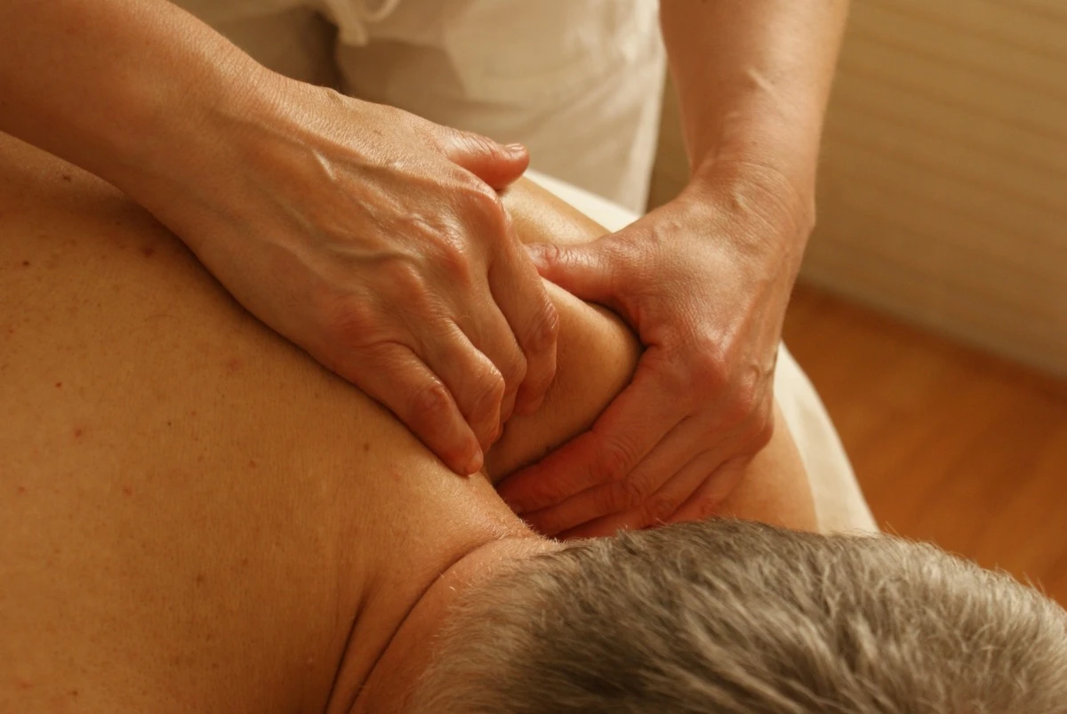 Deep tissue massage benefits and techniques for muscle recovery