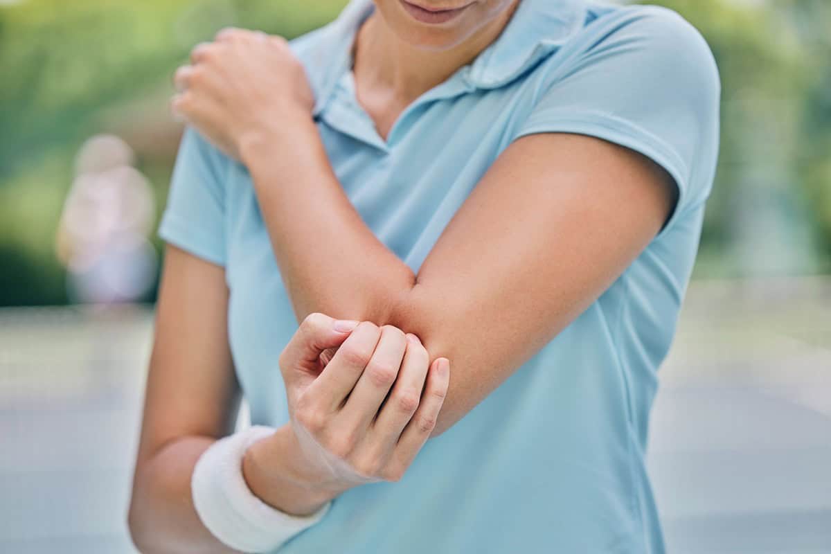 sports-woman-and-injury-with-elbow-pain!