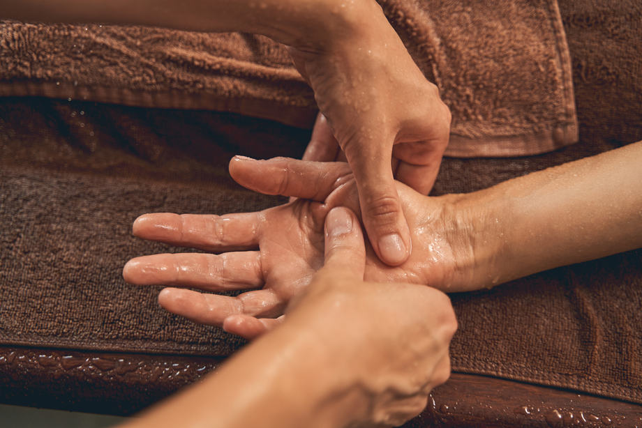 woman-receiving-hand-massage-in-wellness-center