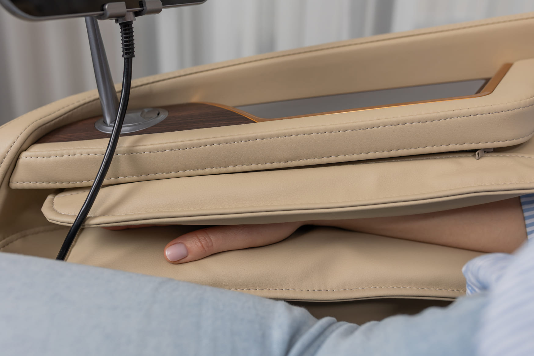 Масаж на ръцете с въздушни възглавници