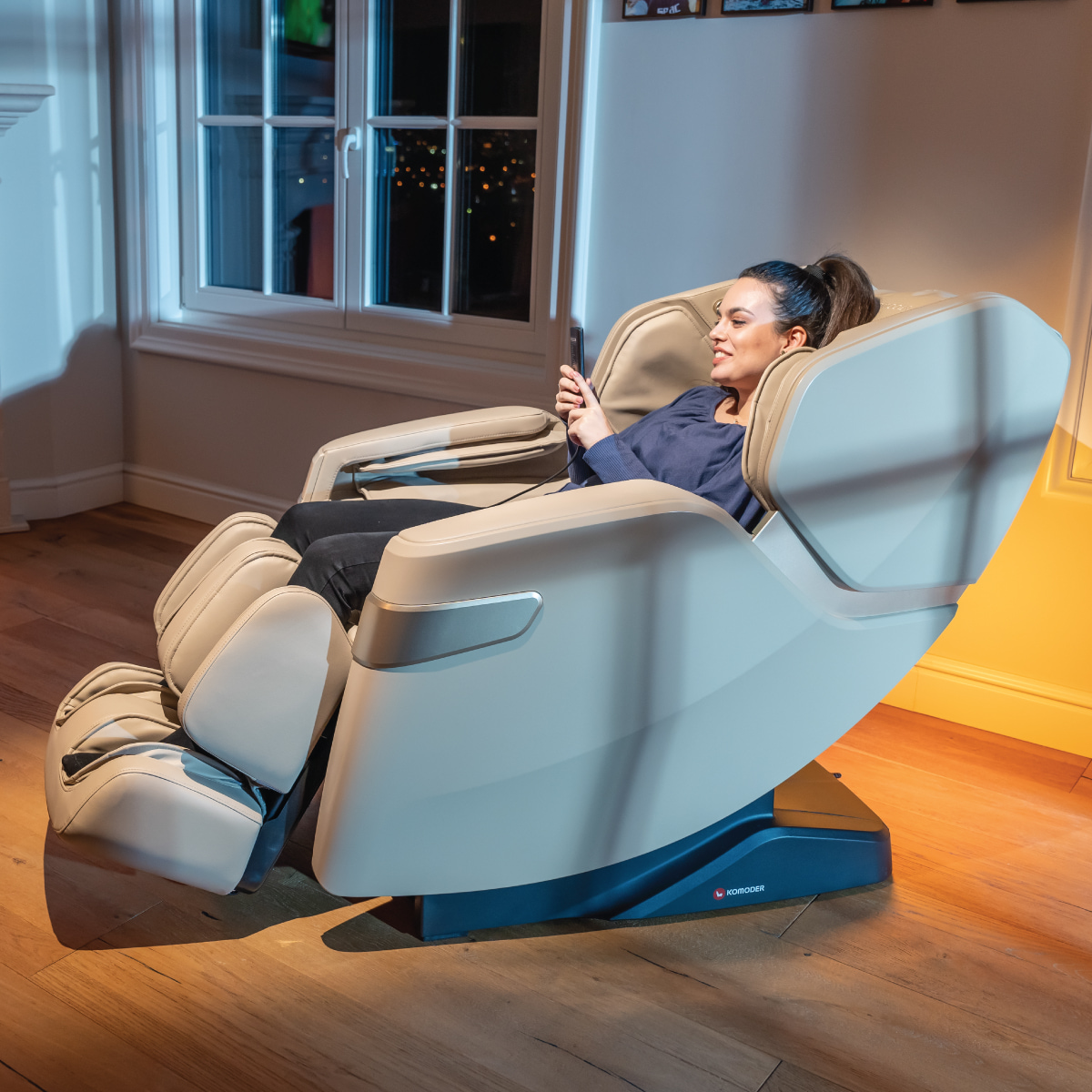 Grey Komoder EVEREST FLEX II full-body massage chair