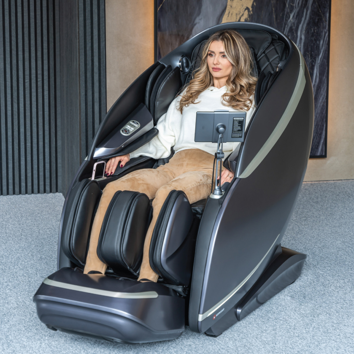 Black Komoder THERAPEUTIX 4D premium massage chair